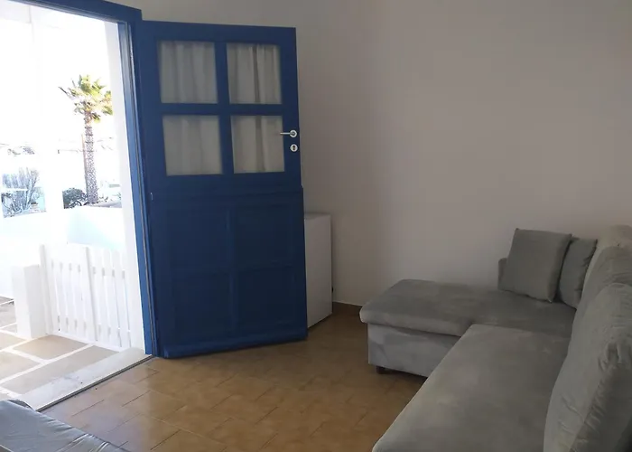 Saint Anargyroi Дом отдыха *