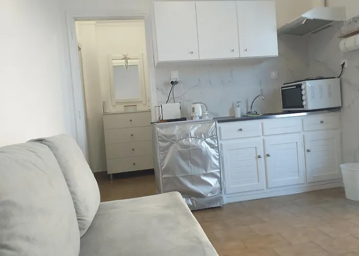 Saint Anargyroi Дом отдыха *